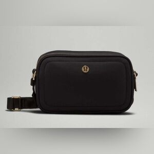 lululemon athletica Black Camera Bag 2litres new